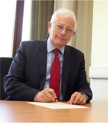 LWB Signing Declaration of Office