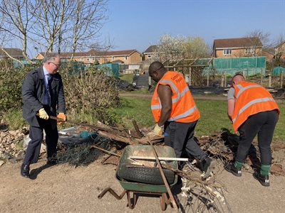 Rupert Matthews helping out at the Community Pay Back Big Spring Clean