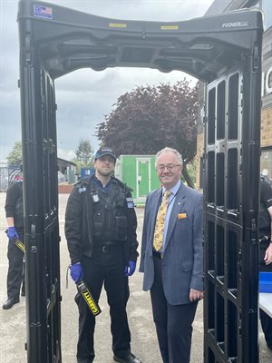 Commissioner at Knife Arch